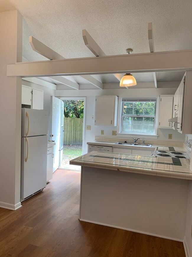 Photo - 2 Bedroom 2 Bath Townhome with fenced backyard!