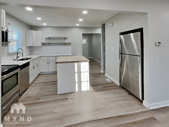 Photo - 900 Chalmers St