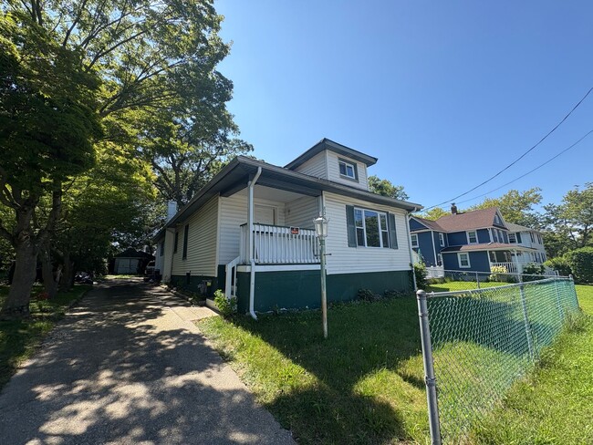 Photo - Stunning 3 bedroom 2 bathroom single famil...