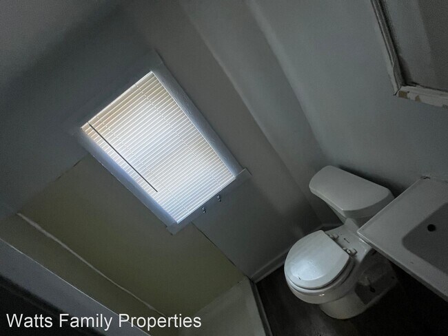 Photo - 2 br, 1 bath House - 202 York St