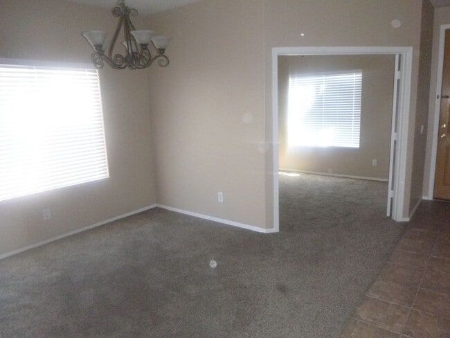 Photo - Great 4 bdrm in Johnson Ranch-San Tan Valley