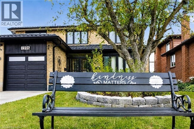 Photo - 1596 Maple Ridge Dr