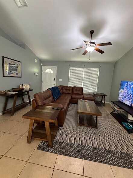 933 Splendor Rd