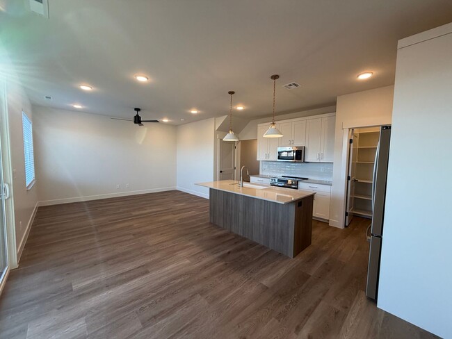 Photo - 602 Hemsworth Ln