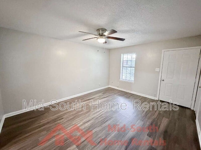 Photo - 3829 Walsingham Dr