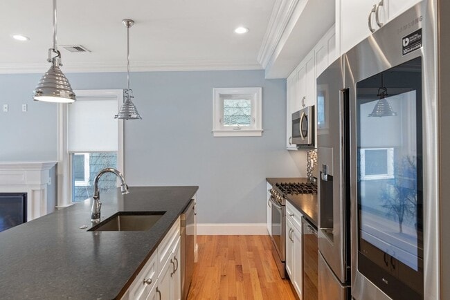 Building Photo - 15 Preble St Unit 4
