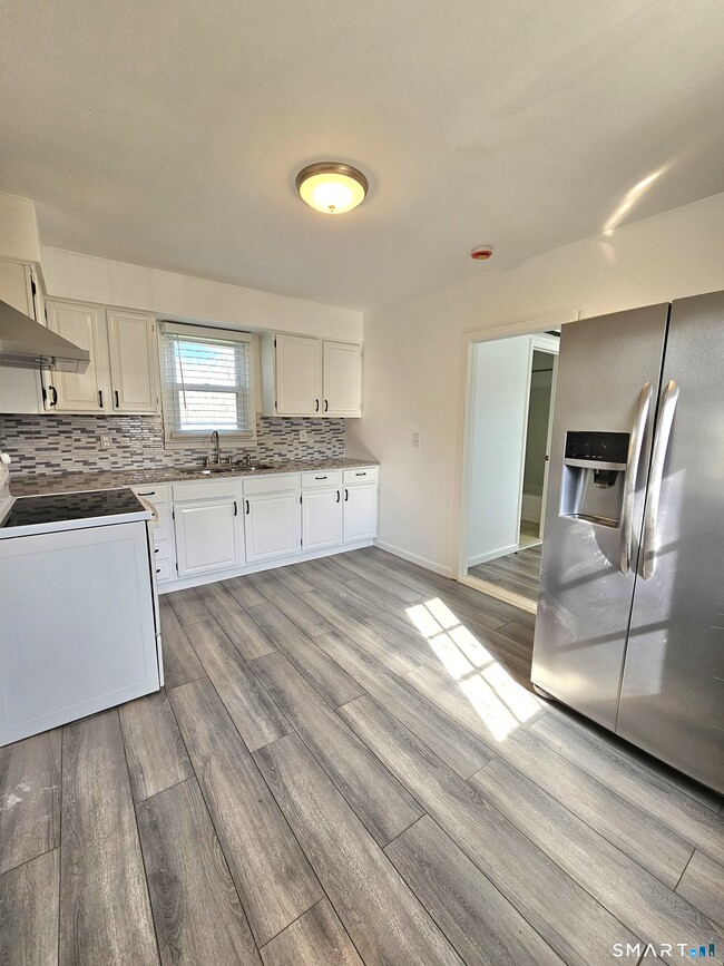 Photo - 2071 Middletown Ave