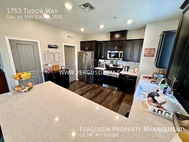 Photo - 1753 Tudor Wy