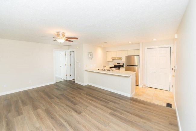 Photo - 1346 S College Mall Rd