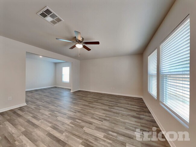 10126 Cerritos dr