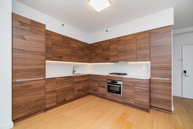 171 Suffolk St Unit 3A