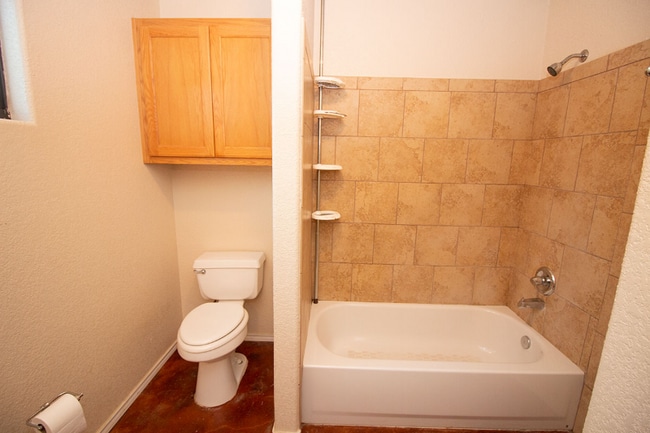 Photo - 701 Roland Ln