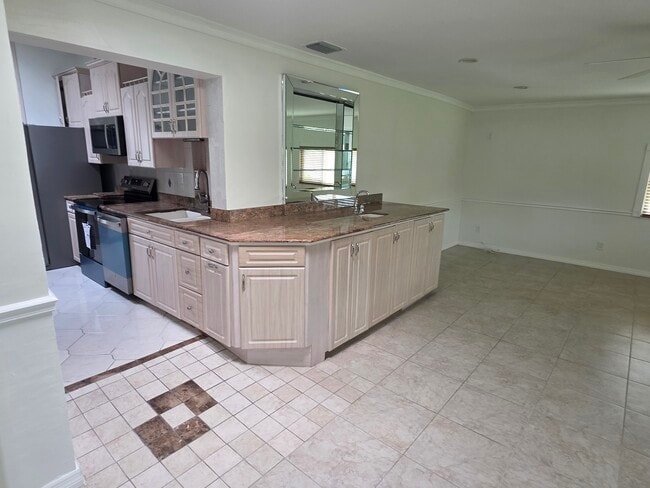 Photo - 1527 Tangerine St
