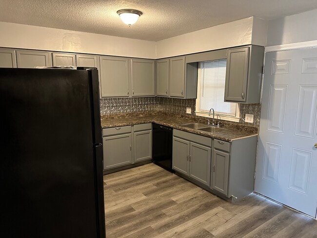 Photo - 101 Plaza Oaks Rd