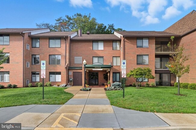 Building Photo - 15300 Beaverbrook Ct Unit 88-2E