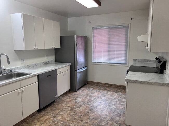 Photo - 3bd/1ba SFH WITH LARGE FENCED YARD, 2 CAR GARAGE, IN DESIRABLE NEIGHBORHOOD!!!