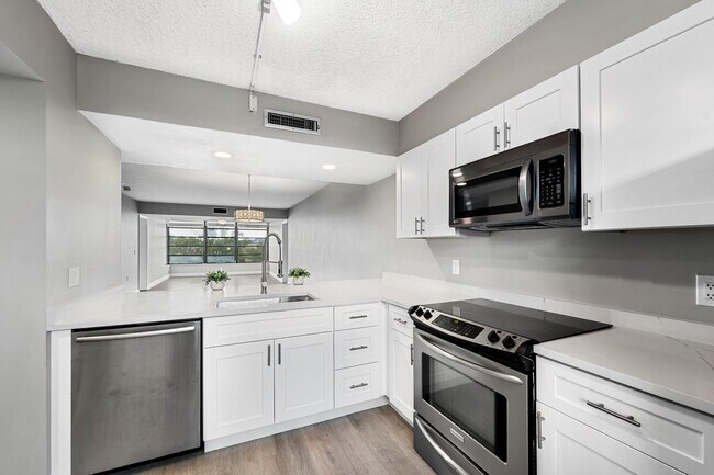 Photo - 3636 Whitehall Dr Unidad 402
