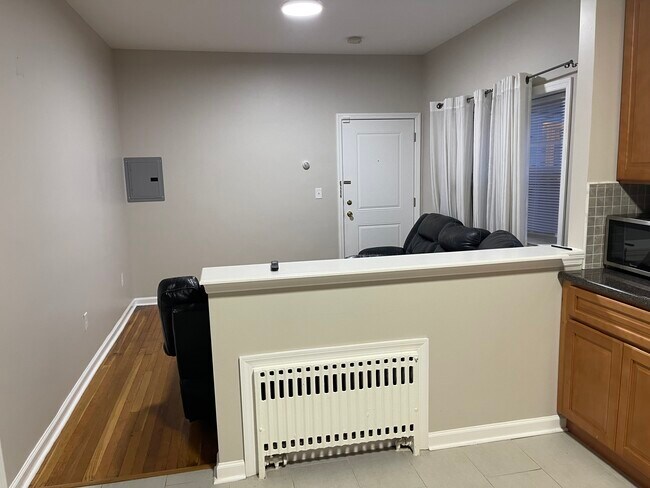 Photo - 288 2nd Ave W Unidad 1B