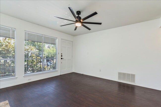 Photo - 6910 Hart Ln