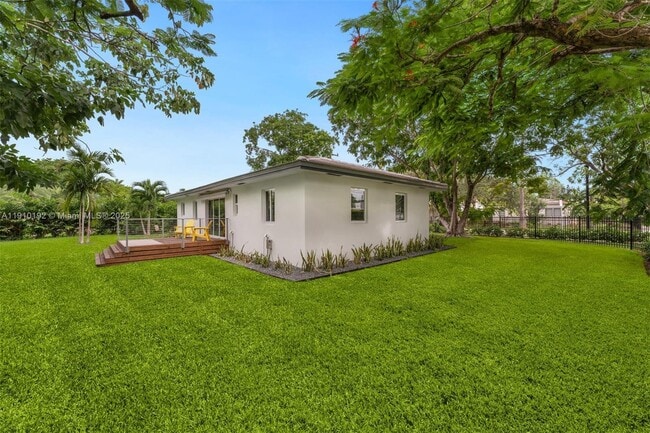 Photo - 810 NW 7th St