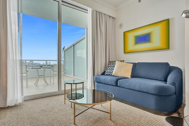 Building Photo - 4441 Collins Ave