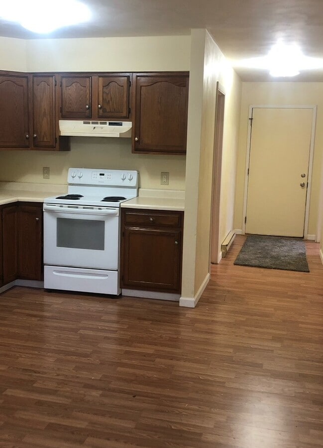 Photo - 166 E Main St