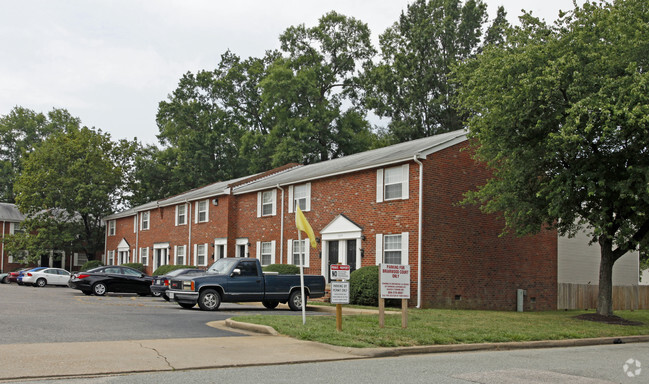 Briarwood Court - Briarwood Court Apartments