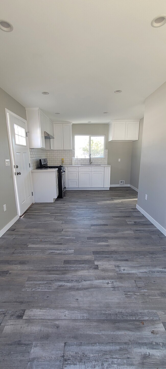 Photo - 25069 Chestnut St