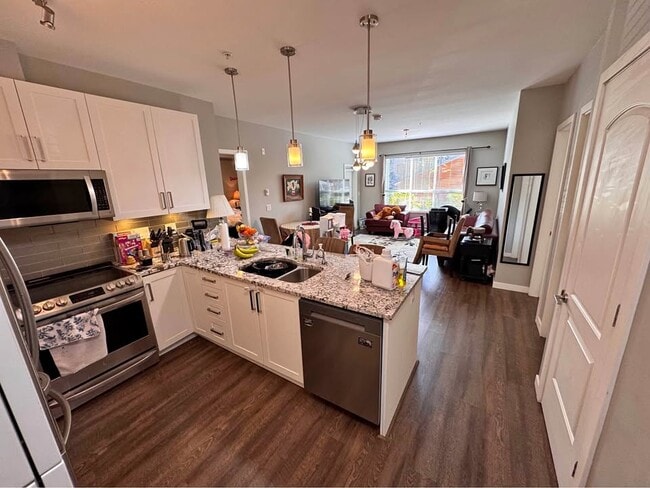 Photo - 6490 194 St Unit 6