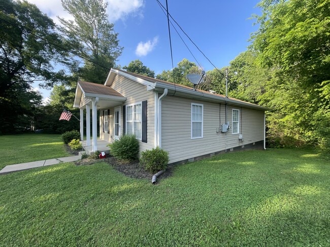 Photo - 321 Rossview Rd