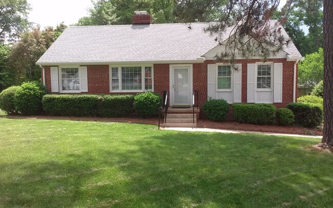 Building Photo - Classic 3 bedroom 1 bath brick ranch
