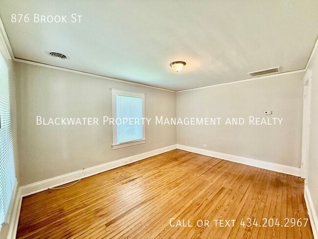 Photo - 876 Brook St
