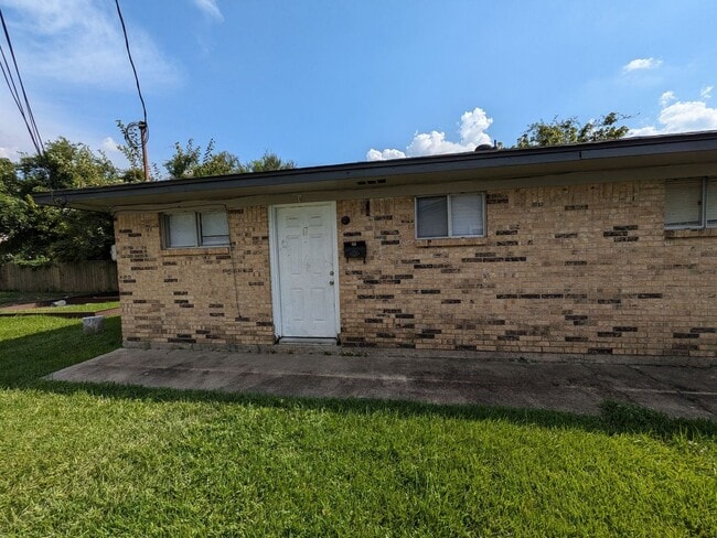 Building Photo - 4619 Hartel St Unit 4619 Hartel 1 - VACANT Rental
