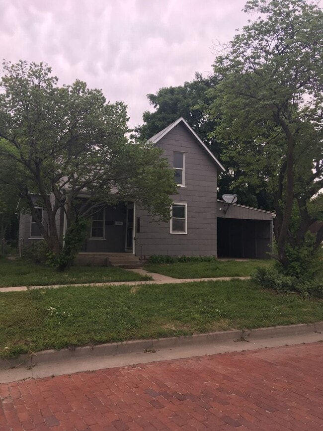$795 - 2 bed 1 bath - Single Family Home - $795 - 2 bed 1 bath - Single Family Home