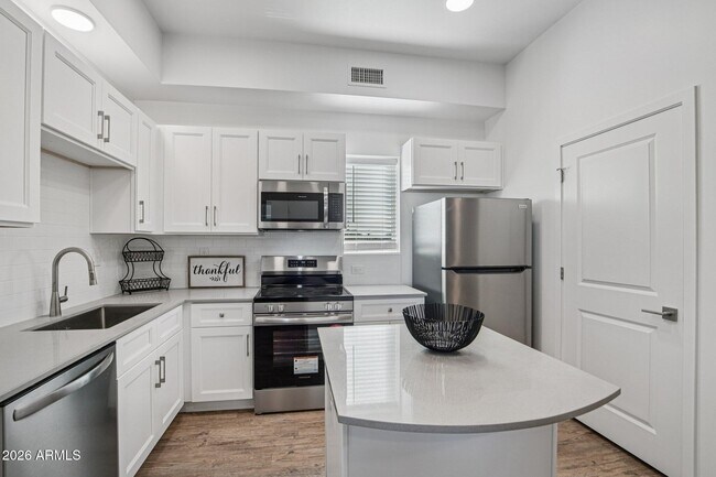 Photo - 3021 W Williams Dr Unidad A201