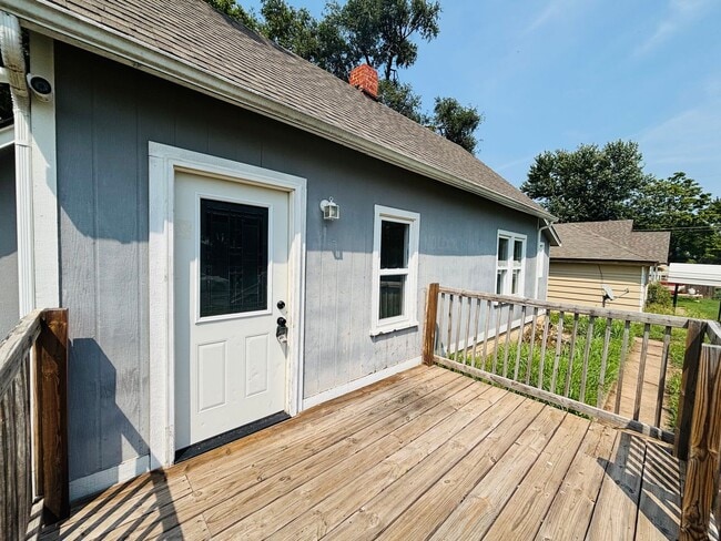 Building Photo - 404 N Georgie Ave