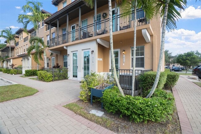 Building Photo - 14774 SW 10th St Unit 14774