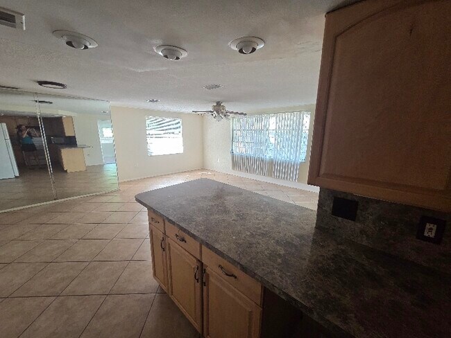 Photo - 7225 Rosarian Dr
