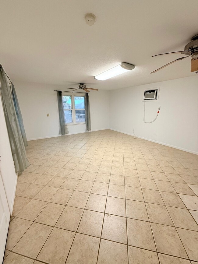Photo - 625 Catalina Pl