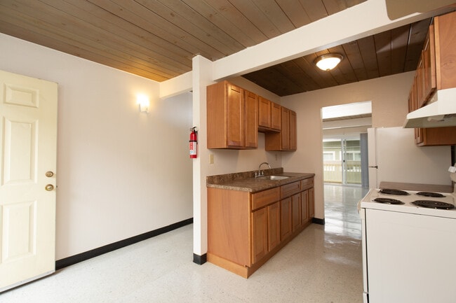 Cocina y entrada - Woodridge Apartments