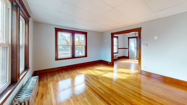 Building Photo - 897 Canterbury St Rental