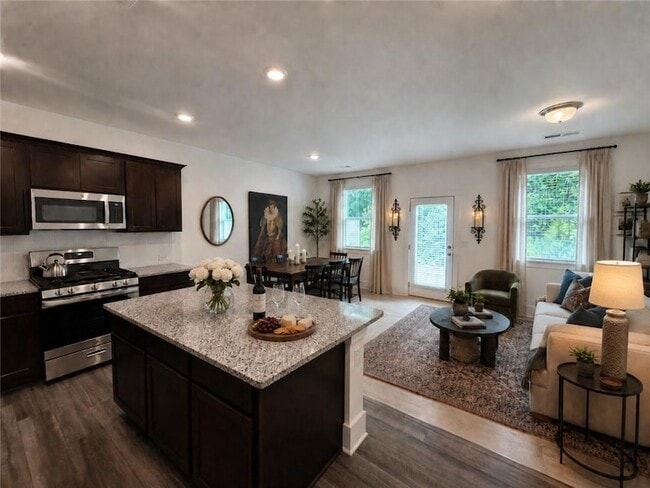 Photo - 1682 Hannah Ter NW