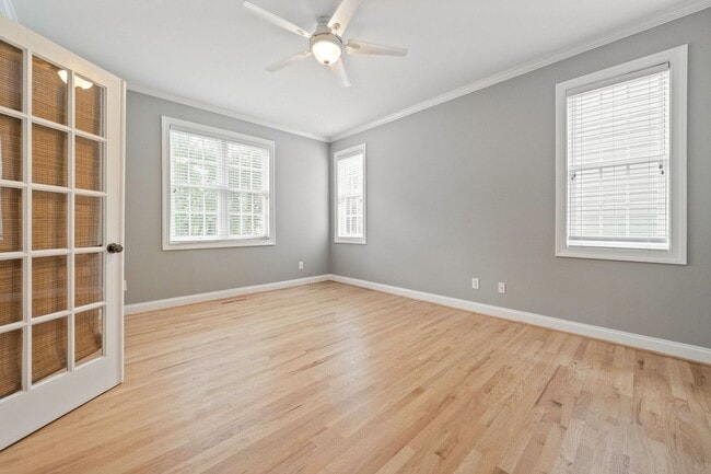 Photo - Gorgeous 4br/3ba Two Story House w/ Fully Fenced Backyard!