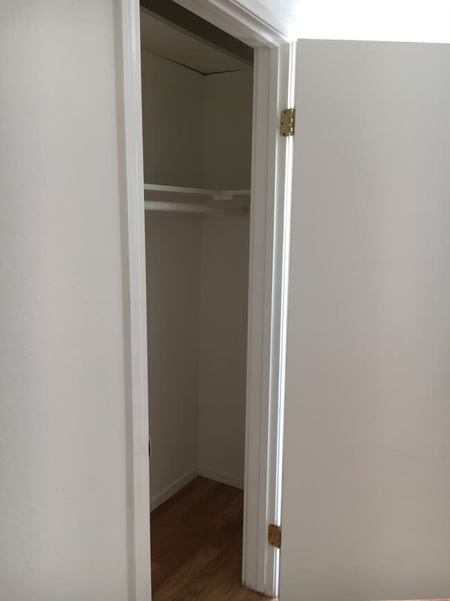 closet - 3611 1/2 W 4th St Unit 3611.5