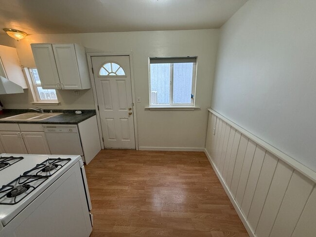 Photo - 2500 Elwood Ave