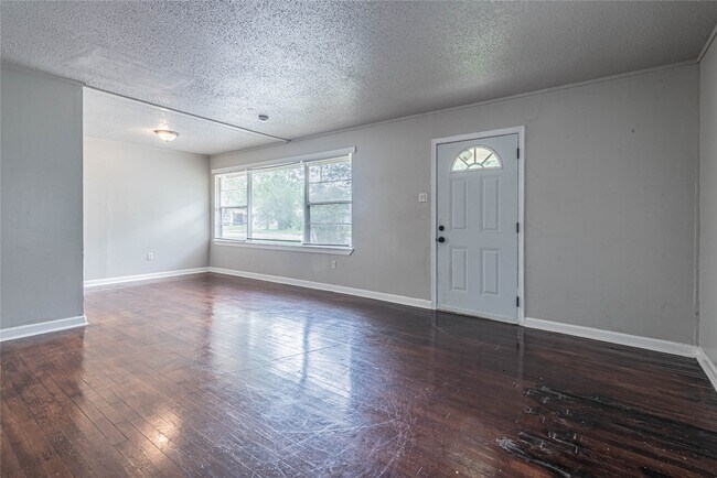 Photo - 5818 Glenhurst Dr