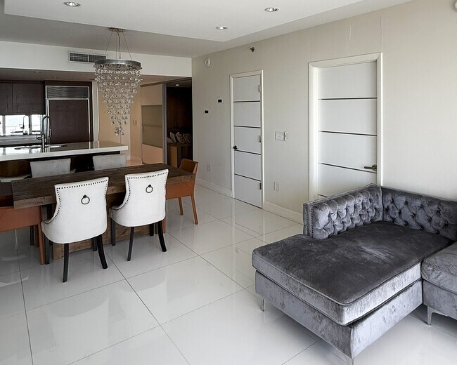 Photo - 495 Brickell Ave