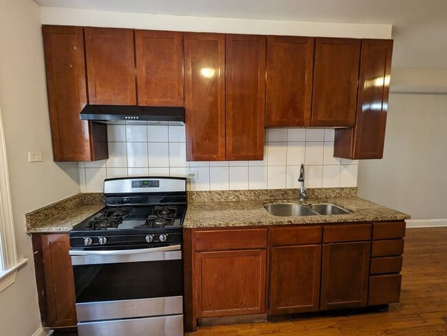 Building Photo - 5027 N Harding Ave Unit 5029-2E