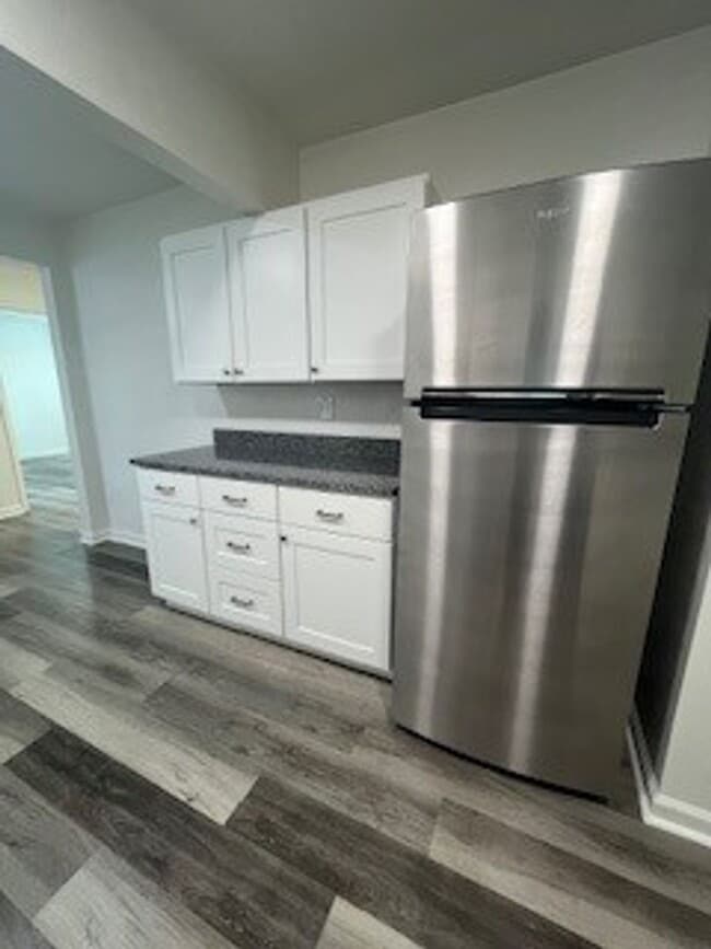 Photo - $1300 for Newly Renovated 1 bedroom in a 4... Unidad 13-B