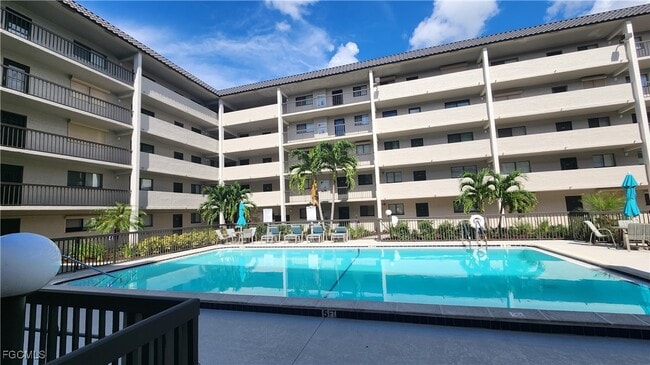 Building Photo - 2121 Collier Ave Unit 107 Rental